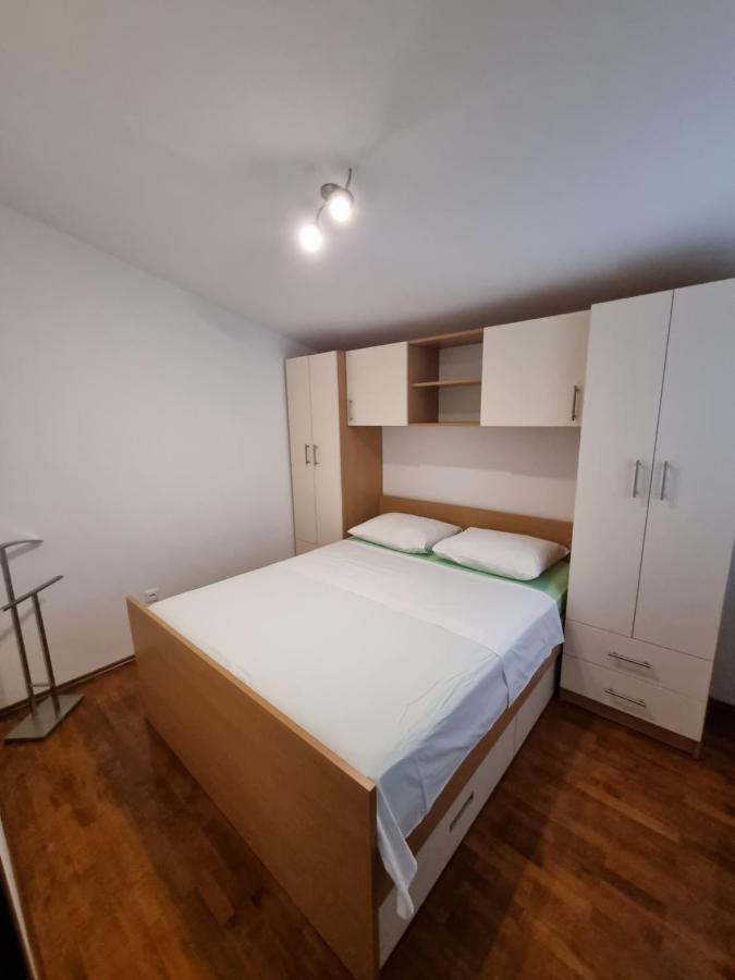Apartments Jadran 普利莫顿 外观 照片